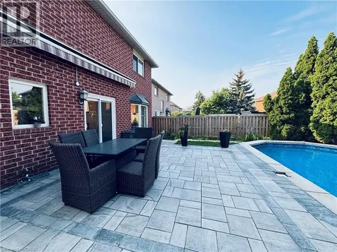 2216 Norfolk Drive Oakville ON L6H 6H4