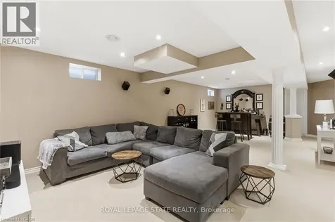 84 Duncairn Crescent Hamilton ON L9C 6G1