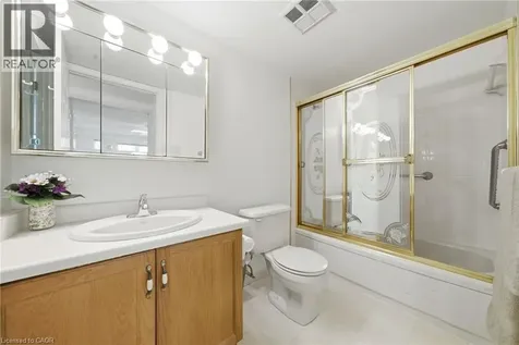 416 Limeridge Road East Hamilton ON L9A 2S7