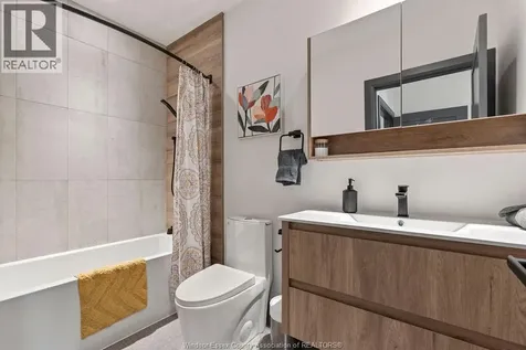 1624 Lauzon Windsor ON N8S 0B7