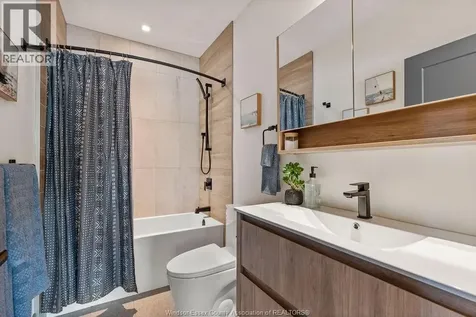 1624 Lauzon Windsor ON N8S 0B7