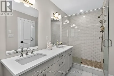 130 Courtland Street Blue Mountains ON L9Y 5L8