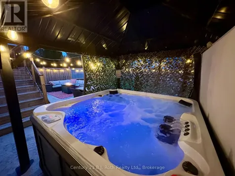 40 Grand Poplar Lane Wasaga Beach ON L9Z 0E2