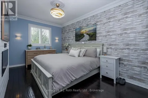40 Grand Poplar Lane Wasaga Beach ON L9Z 0E2