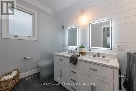 40 Grand Poplar Lane Wasaga Beach ON L9Z 0E2