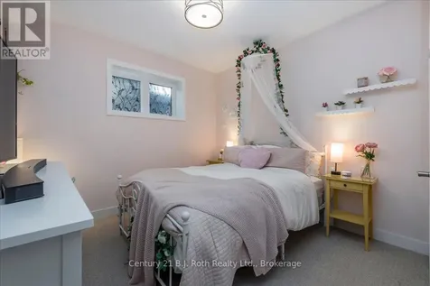 40 Grand Poplar Lane Wasaga Beach ON L9Z 0E2
