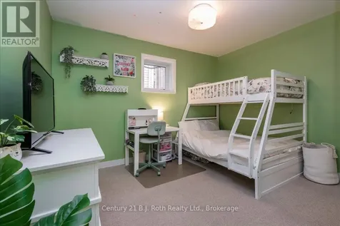 40 Grand Poplar Lane Wasaga Beach ON L9Z 0E2