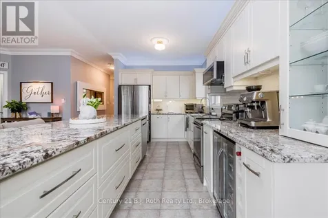 40 Grand Poplar Lane Wasaga Beach ON L9Z 0E2