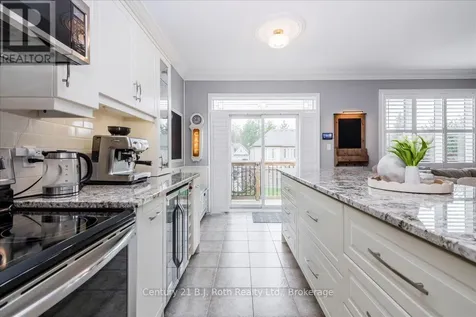 40 Grand Poplar Lane Wasaga Beach ON L9Z 0E2