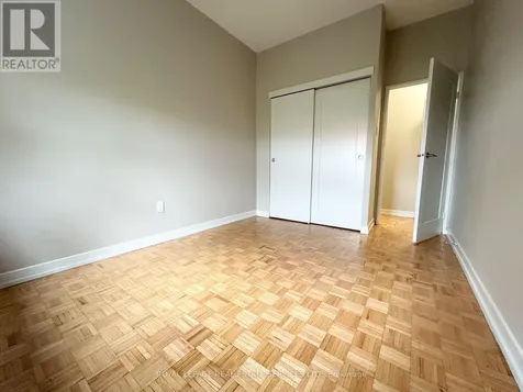 16 Cedarwoods Crescent Kitchener ON N2C 2L4