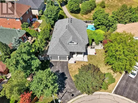 8 Vista View Court Caledon ON L7C 1E1