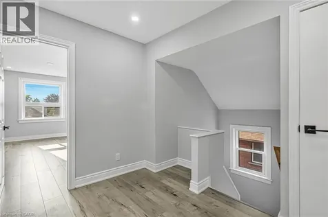146 Craigroyston Road Hamilton ON L8K 3K1