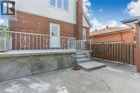 146 Craigroyston Road Hamilton ON L8K 3K1