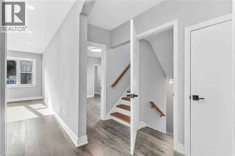 146 Craigroyston Road Hamilton ON L8K 3K1