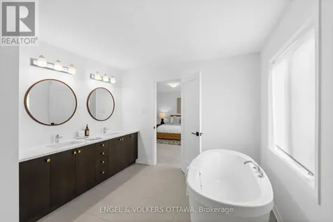 612 Ribbon Street Ottawa ON K4M 0M8