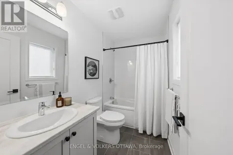 612 Ribbon Street Ottawa ON K4M 0M8