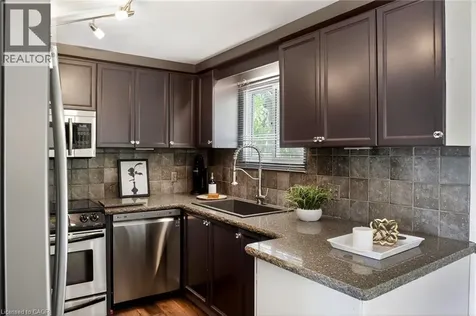 12 Fieldstone Walk New Hamburg ON N3A 2E9