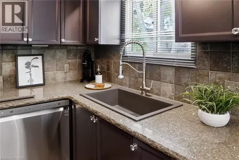 12 Fieldstone Walk New Hamburg ON N3A 2E9