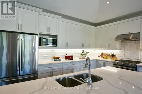 123 Crestview Court Blue Mountains ON L9Y 0Z4