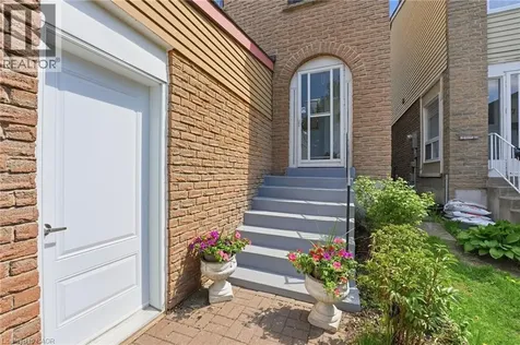 39 Riviera Drive Vaughan ON L4K 2H9