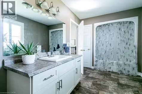 32 Haldimand Trail Dunnville ON N1A 1W9