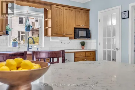 32 Samuel Street Kitchener ON N2H 1P1