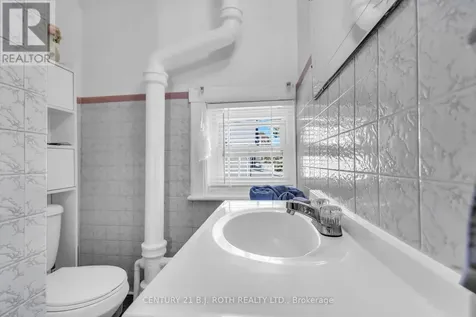 32 Samuel Street Kitchener ON N2H 1P1