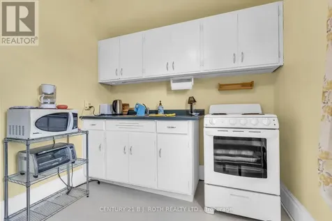 32 Samuel Street Kitchener ON N2H 1P1