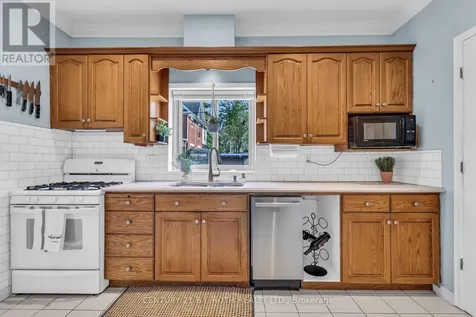 32 Samuel Street Kitchener ON N2H 1P1