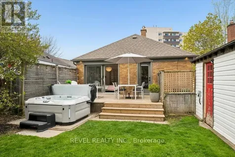 256 Bowman Street Waterloo ON N2J 1W5