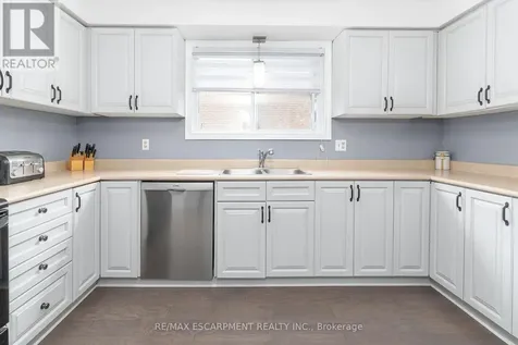 31 Blackfriar Lane Brantford ON N3R 7M2