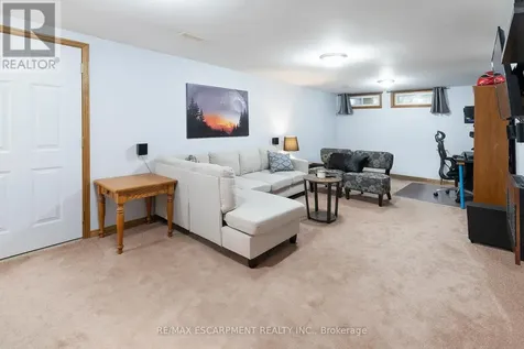 31 Blackfriar Lane Brantford ON N3R 7M2
