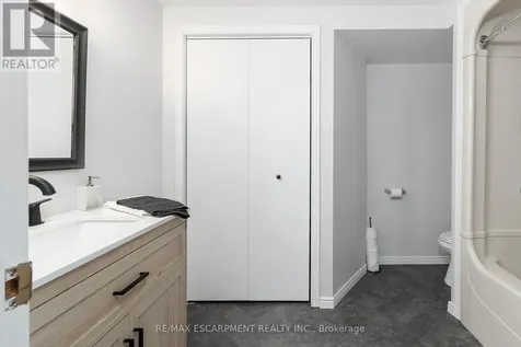31 Blackfriar Lane Brantford ON N3R 7M2