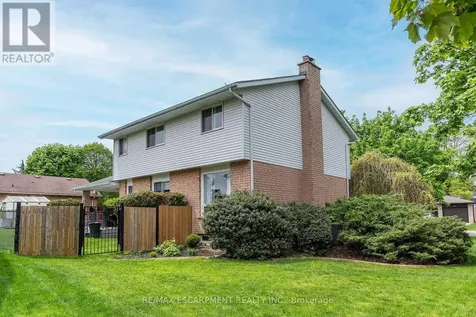 31 Blackfriar Lane Brantford ON N3R 7M2