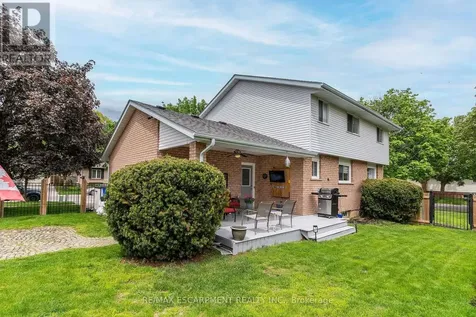 31 Blackfriar Lane Brantford ON N3R 7M2