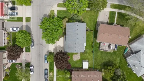 31 Blackfriar Lane Brantford ON N3R 7M2