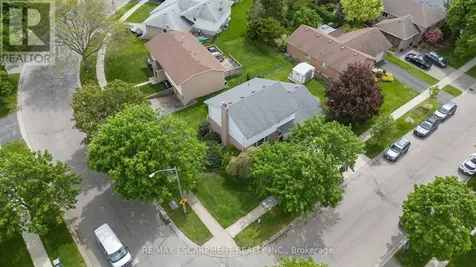 31 Blackfriar Lane Brantford ON N3R 7M2