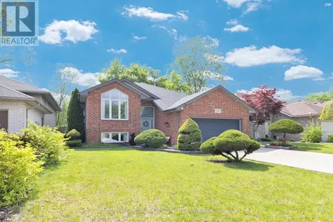2227 St Clair Avenue Windsor ON N9B 3W4
