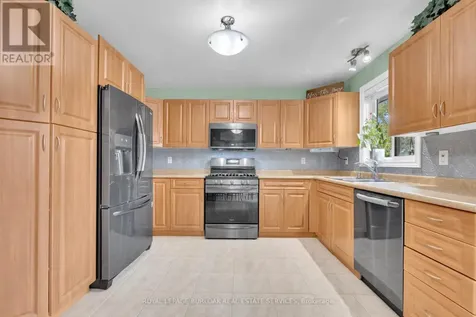 2227 St Clair Avenue Windsor ON N9B 3W4