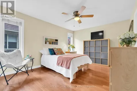 2227 St Clair Avenue Windsor ON N9B 3W4