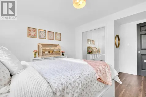 2227 St Clair Avenue Windsor ON N9B 3W4