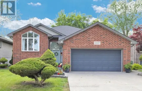 2227 St Clair Avenue Windsor ON N9B 3W4