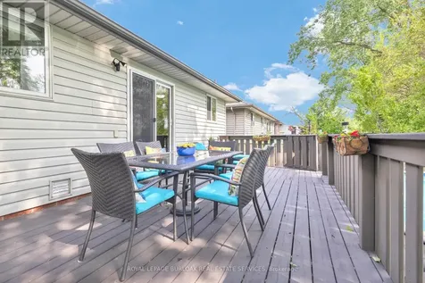 2227 St Clair Avenue Windsor ON N9B 3W4