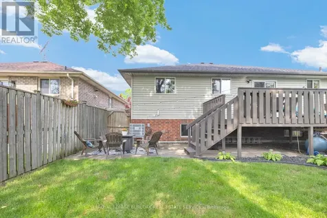 2227 St Clair Avenue Windsor ON N9B 3W4