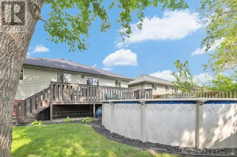 2227 St Clair Avenue Windsor ON N9B 3W4