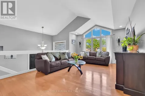 2227 St Clair Avenue Windsor ON N9B 3W4