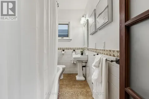 136 Blantyre Avenue Toronto (the Beaches) ON M1N 2R5