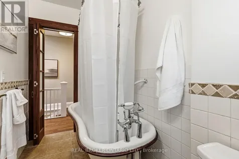 136 Blantyre Avenue Toronto (the Beaches) ON M1N 2R5