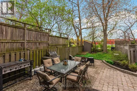 136 Blantyre Avenue Toronto (the Beaches) ON M1N 2R5