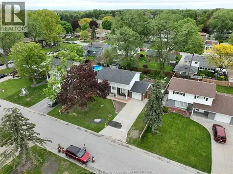 2688 Jamaica Crescent Windsor ON N9E 2Z2